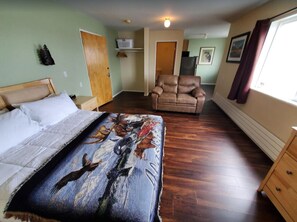 1 bedroom, WiFi - {Forget-Me-Not Inn} Alaskan Waterfront Vacation Rental (Deer Suite) (Sitka)