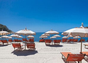 Beach nearby - Nido, in Fetovaia, is a tastefully decorated  two-room apartment , with the terrace overlooking the (Fetovaia)