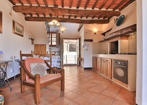 Interior - Nido, in Fetovaia, is a tastefully decorated two-room apartment , with the terrace overlooking the (Fetovaia)