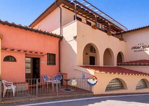 Exterior - Nido, in Fetovaia, is a tastefully decorated  two-room apartment , with the terrace overlooking the (Fetovaia)