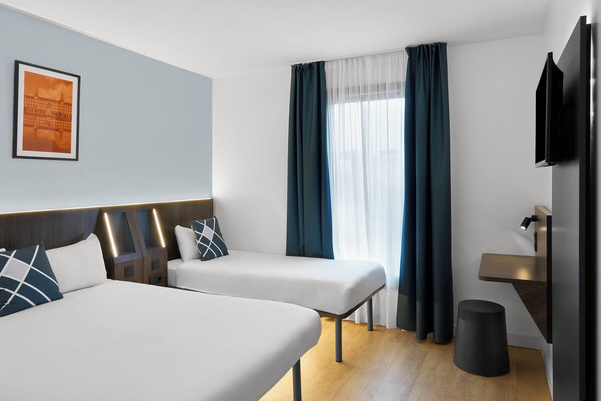 Standard Room, 1 Twin Bed, Non Smoking | Down comforters, desk, laptop workspace, soundproofing