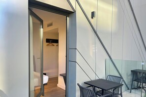 Standard Room, 1 Queen Bed, Terrace, City View | Down comforters, laptop workspace, soundproofing, iron/ironing board - Four Points Flex by Sheraton Madrid Atocha (Madrid)