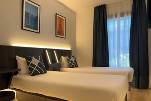 Standard Room, 2 Single Beds | Down duvets, laptop workspace, soundproofing, iron/ironing board - Four Points Flex by Sheraton Madrid Atocha (Madrid)