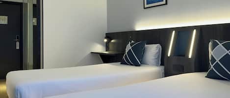 Habitació estàndard, 2 llits individuals | Cobrellits i espai de treball apte per a portàtils