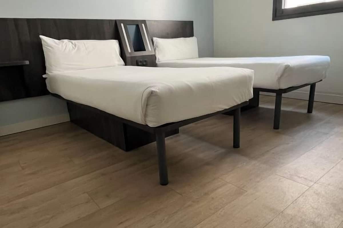 1 bedroom, down duvets, laptop workspace, soundproofing