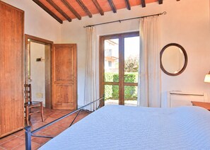 1 bedroom - Perone, two-room apartment in a villa in Marina di Campo, with equipped garden, covered parking spac (Campo nell'Elba)