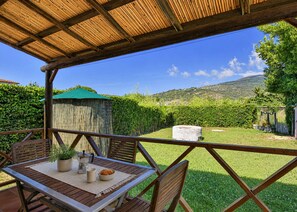 Outdoor dining - Perone, two-room apartment in a villa in Marina di Campo, with equipped garden, covered parking spac (Campo nell'Elba)