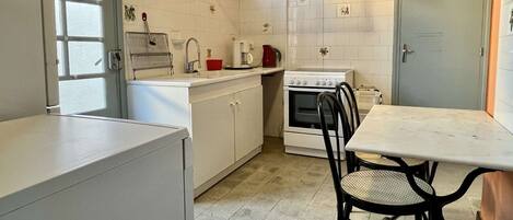 Refrigerador, microondas, horno, lavavajillas