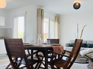 Dining - Cozy 2-Room Apartment with AC, Private Garage, and Beach Access in Calvi (Calvi)