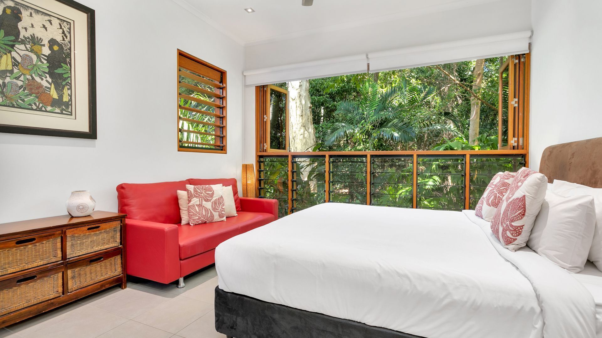 4 bedrooms, iron/ironing board, free WiFi, bed sheets