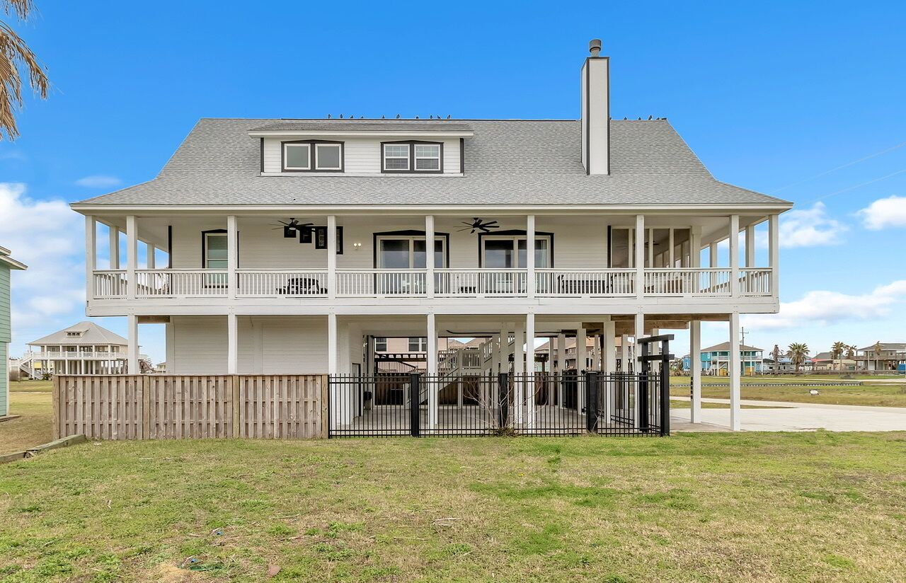 The Sandcastle - Amazing home for 14 with easy access to beach!