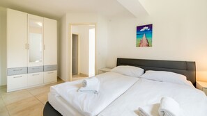 1 soverom, skrivebord, wi-fi (inkludert) og sengetøy