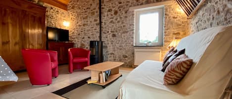1 bedroom, bed sheets
