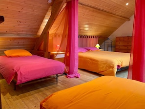 1 bedroom, bed sheets
