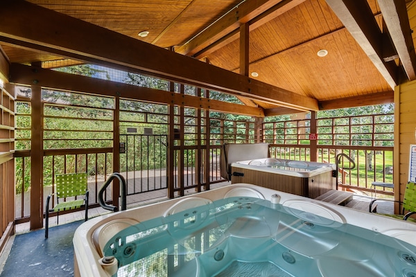 Indoor spa tub