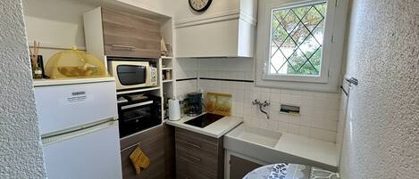 Fridge, microwave, stovetop, coffee/tea maker