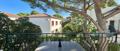 屋外ダイニングエリア