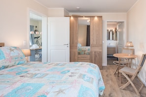 2 Schlafzimmer, Schreibtisch, Bügeleisen/Bügelbrett, kostenloses WLAN