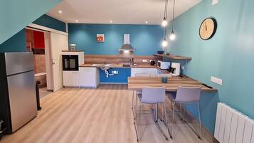 Réfrigérateur, micro-ondes, four, lave-vaisselle