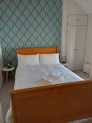 3 bedrooms, iron/ironing board, free WiFi, bed sheets - Townhouse Wexford - Private Garden (Wexford)