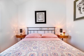 3 sovrum, skrivbord, gratis wi-fi och sängkläder