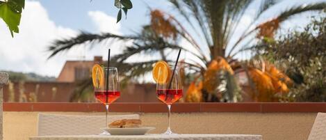 تناول الطعام بالخارج