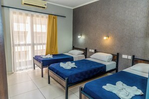 Triple bed One bedroom (3 beds) | Wi-fi (inkludert) og sengetøy