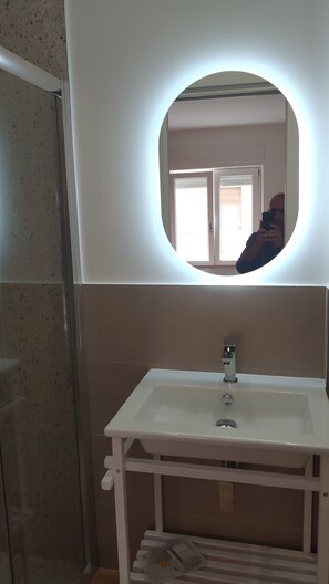 Shower, hair dryer, bidet, towels - Little paradise Suite in the center of Castel di Sangro (Castel di Sangro)
