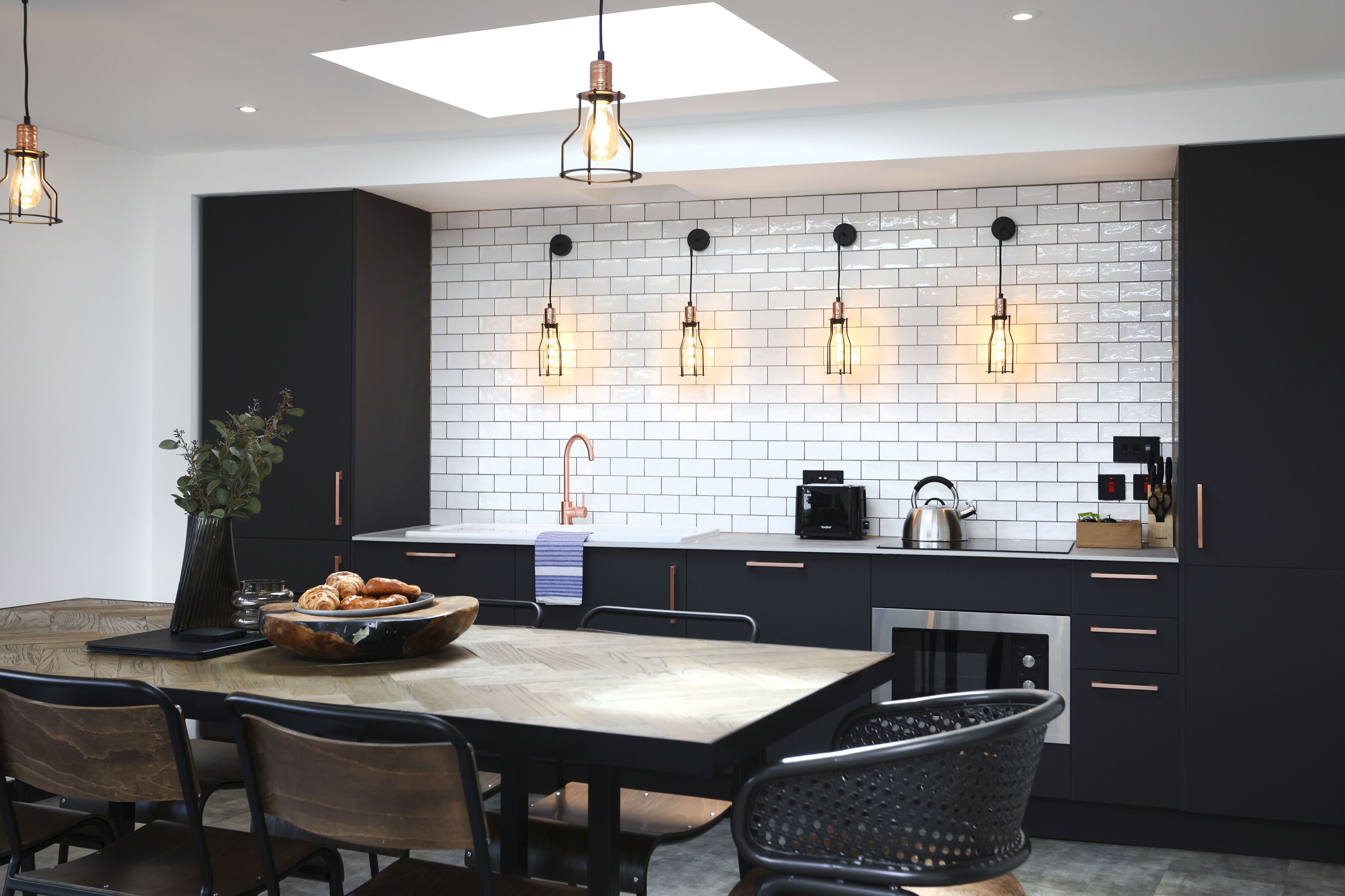 Premium Apartment | Private kitchen | Oven, dishwasher, toaster, cookware/dishes/utensils