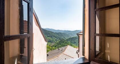 GuestHost - Medieval Getaway! Apuan Alps Lovely Attic x4