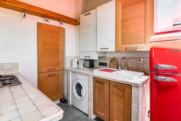 Fridge, stovetop, cookware/dishes/utensils