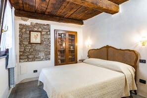 2 dormitorios, tabla de planchar con plancha, wifi y ropa de cama