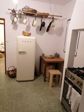 Réfrigérateur, four, plaque de cuisson, lave-vaisselle