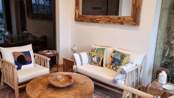 Massage mô sâu, massage thể thao, liệu pháp ấn huyệt đạo