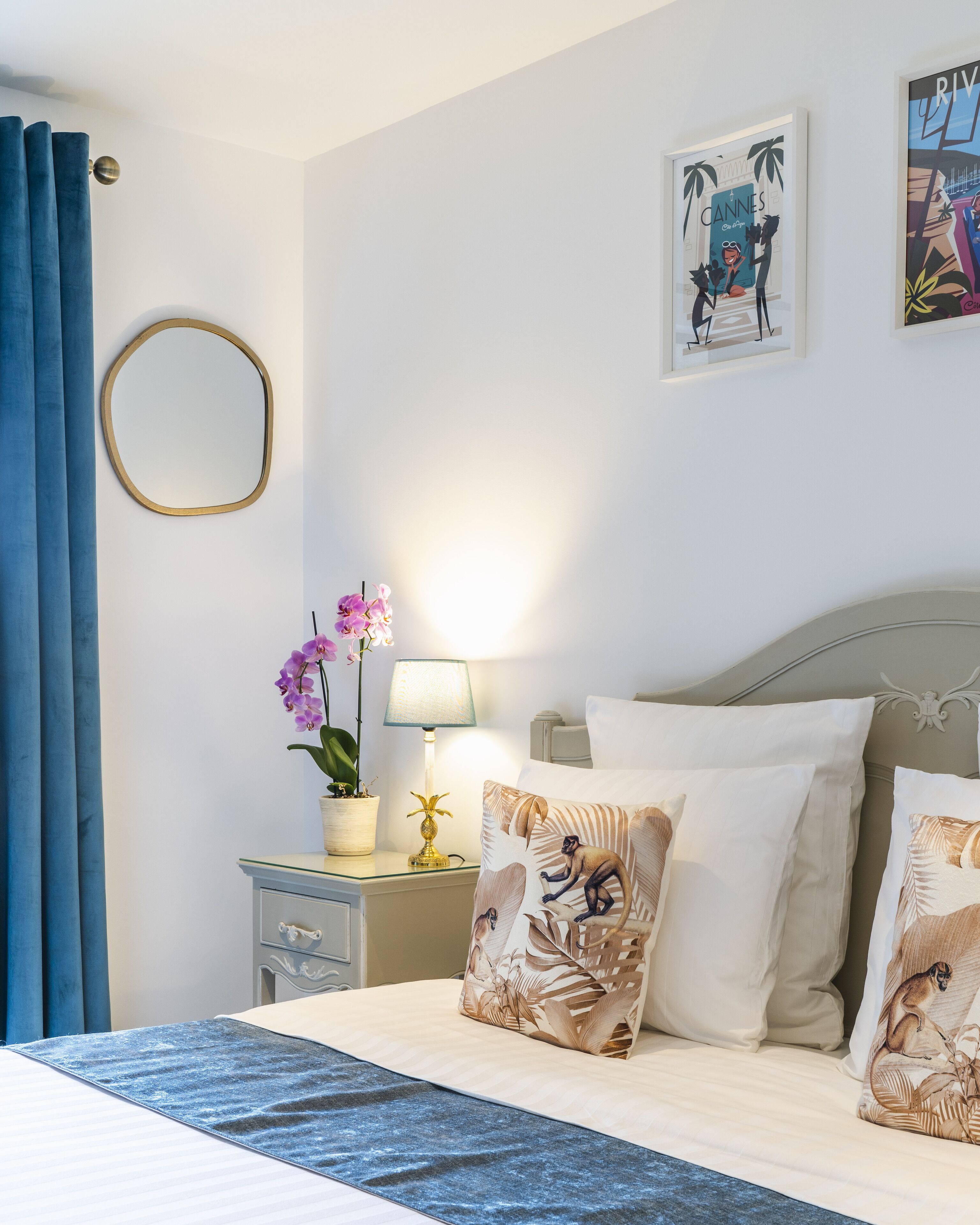Studio Deluxe Cannes, coin cuisine, en bord de piscine | Egyptian cotton sheets, premium bedding, Select Comfort beds