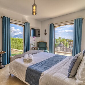 Chambre Double Deluxe Monaco, accès piscine, vue jardin