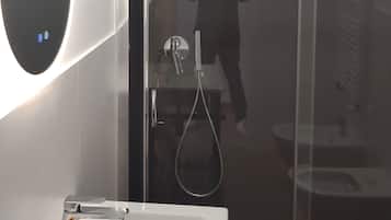 Bathtub, bidet