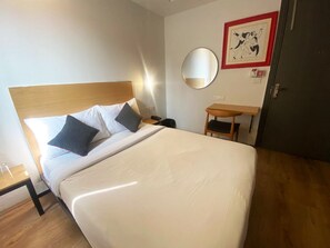 スタンダード ルーム | エジプト綿のシーツ、高級寝具、セレクト コンフォート製ベッド、WiFi (無料)