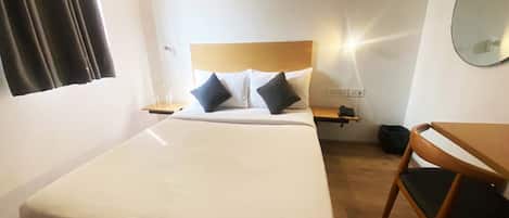 Standard Room | Cadar kapas Mesir, peralatan tempat tidur premium, katil Select Comfort