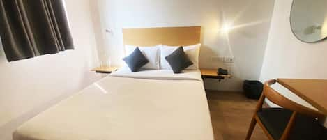 Standard Room | Egyptian cotton sheets, premium bedding, Select Comfort beds, free WiFi