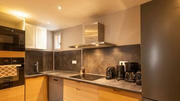 Réfrigérateur, micro-ondes, four, lave-vaisselle