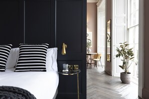 Classic Studio | Living area | TV - 29 Queen Street Aparthotel (Edinburgh)