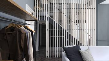 Estudio clásico | Área de sala de estar | Televisión