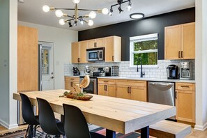 Fridge, microwave, oven, stovetop - `Wake Point- Walk to Lake, Shuffleboard, Pet Friendly! (Lakeway)