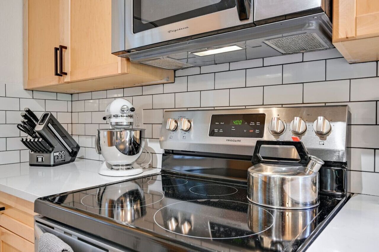 冰箱、微波炉、烤箱、炉灶