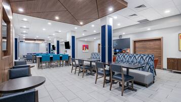 Buffet déjeuner gratuit tous les jours