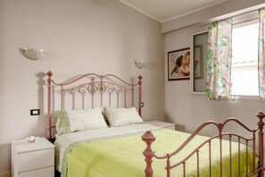 Standard-Apartment, 1 Schlafzimmer, Küche, Meerblick | 1 Schlafzimmer, hochwertige Bettwaren, individuell eingerichtet