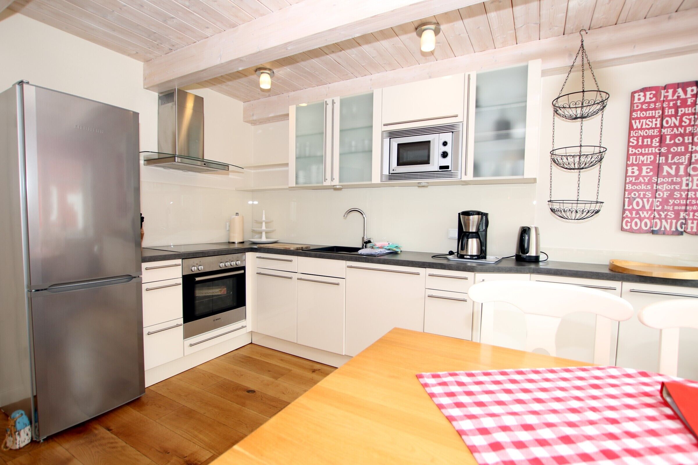 ثلاجة، ميكروويف، فرن، موقد طهي مسطح