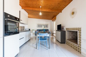 Interior - Holiday Home 'Attico Lussu' with Sea View, Terraces & A/C (Villasimius)