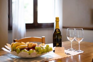 Dining - Holiday Home Villa Eden Jacuzzi Pool with Lake View, Wi-Fi & Terrace (Domaso)